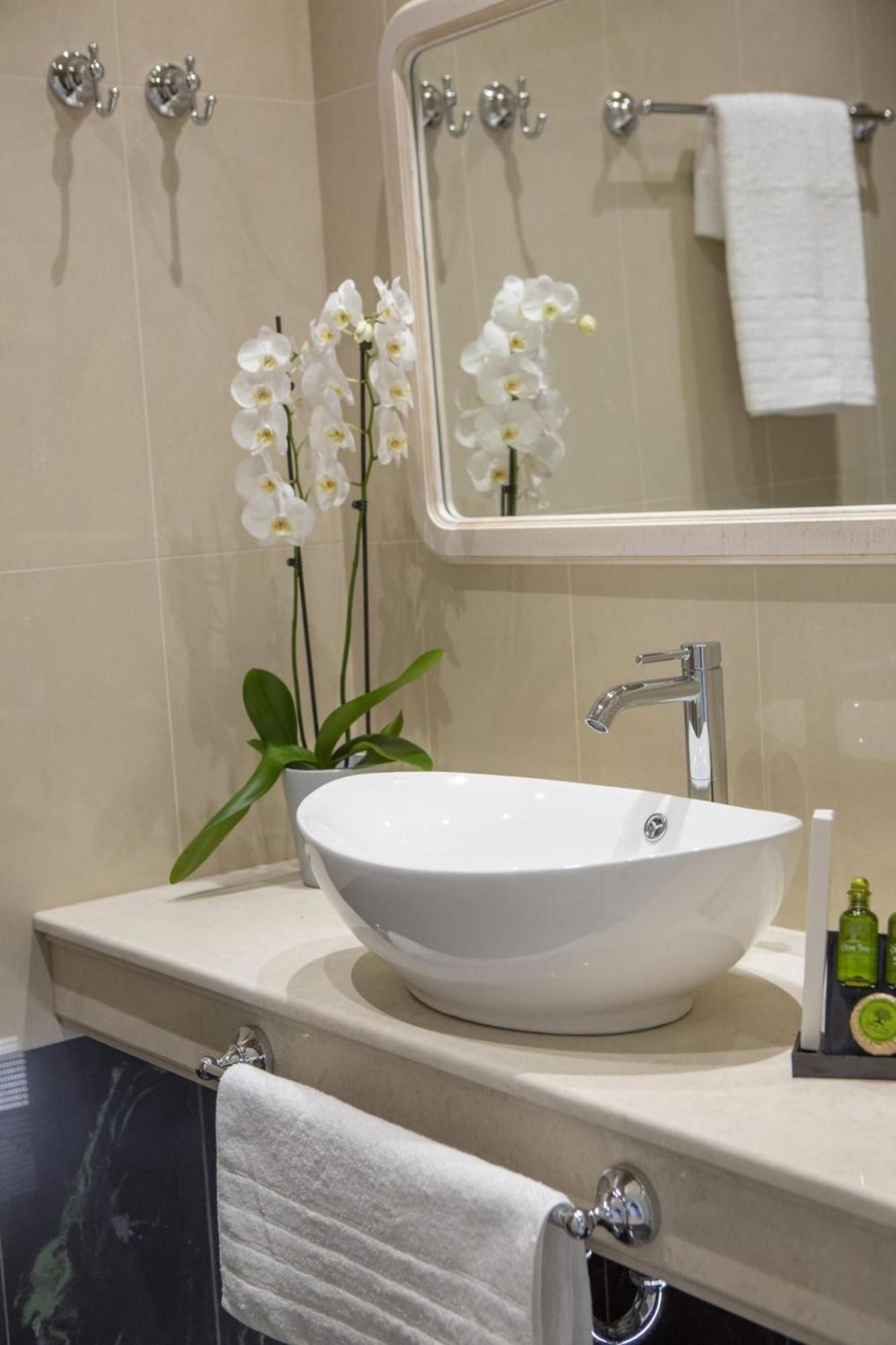 Vk Luxury Suites - Private Parking - Adults Only นีดรี ภายนอก รูปภาพ