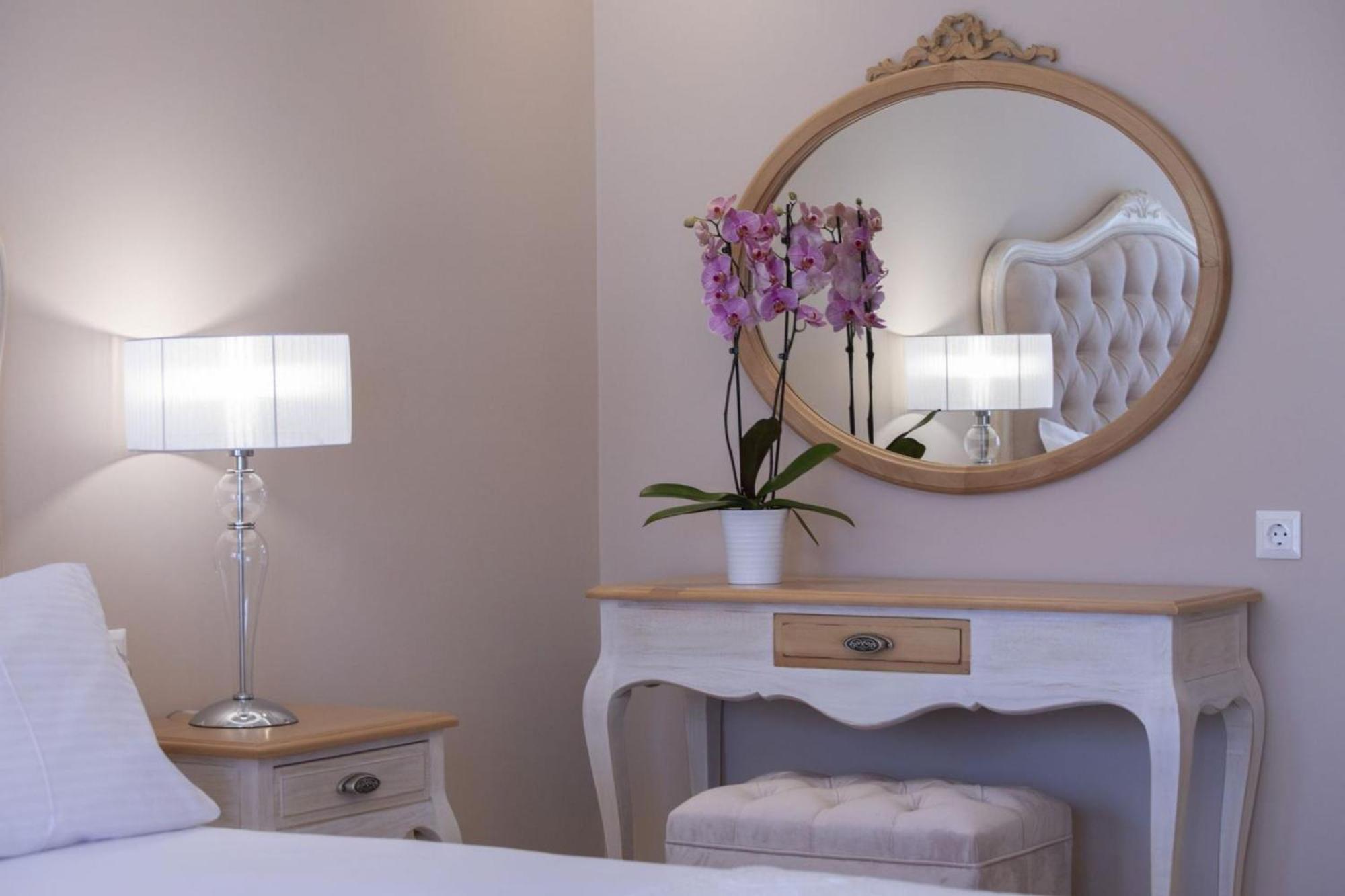 Vk Luxury Suites - Private Parking - Adults Only นีดรี ภายนอก รูปภาพ