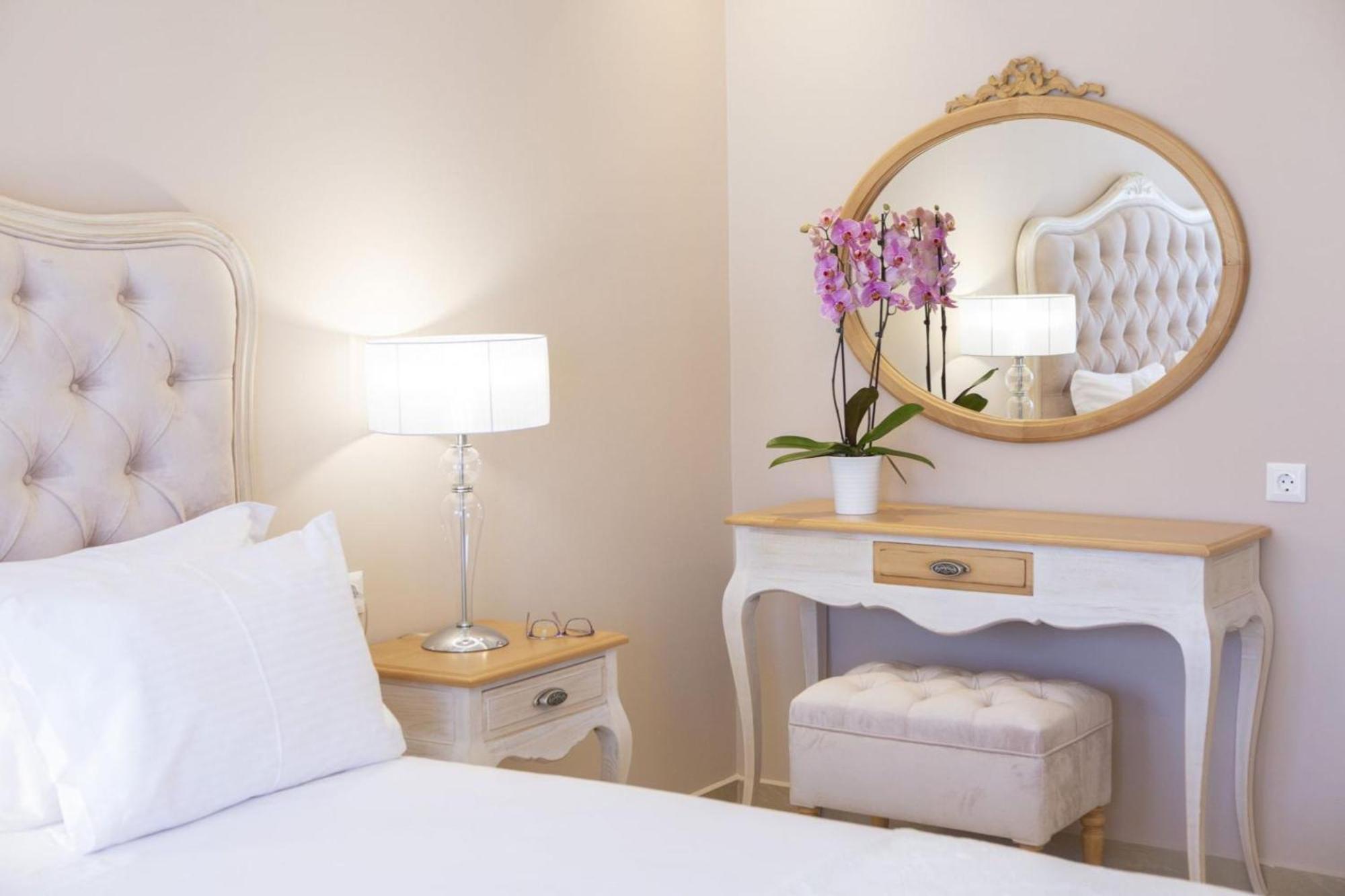 Vk Luxury Suites - Private Parking - Adults Only นีดรี ภายนอก รูปภาพ