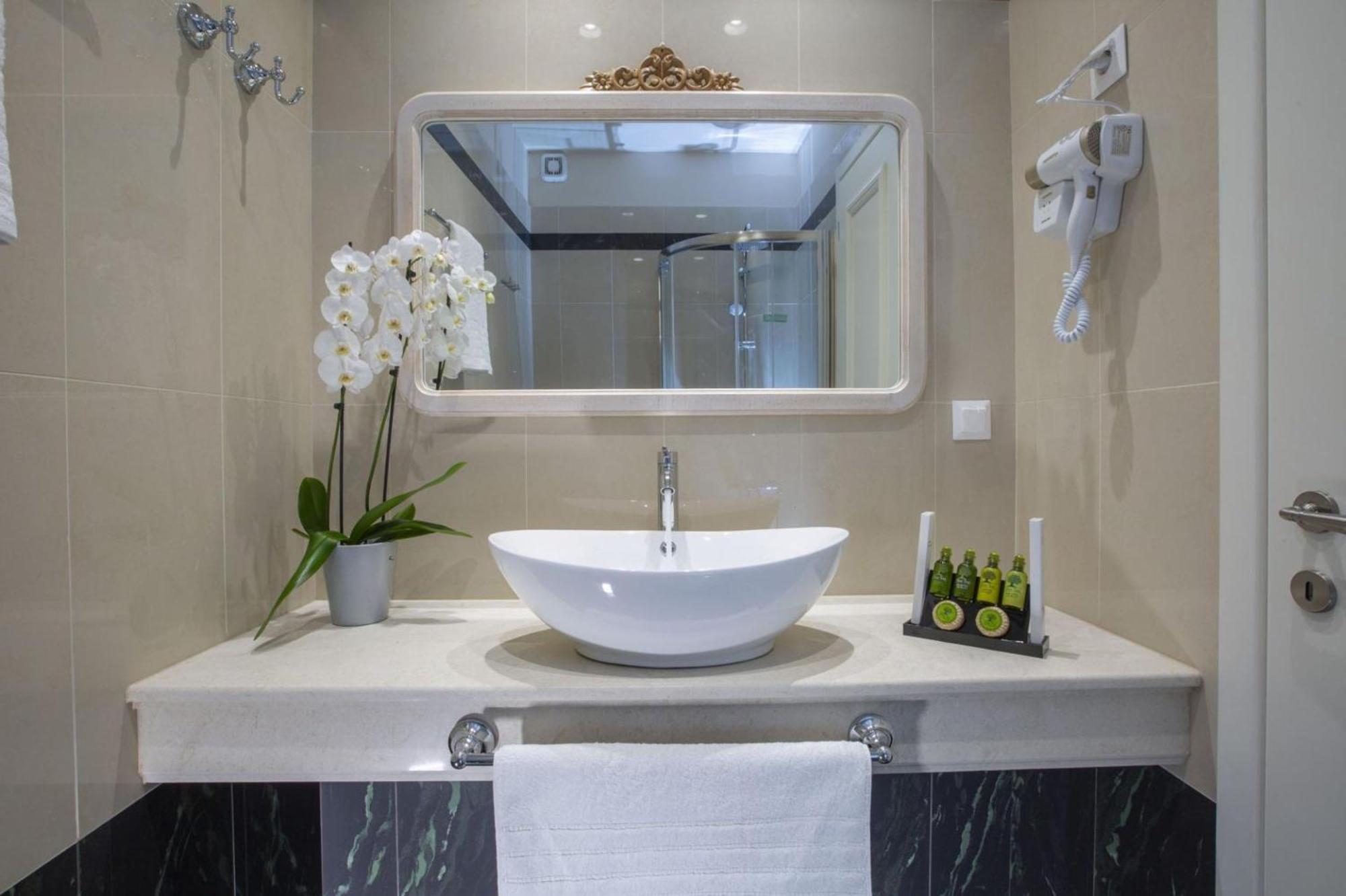 Vk Luxury Suites - Private Parking - Adults Only นีดรี ภายนอก รูปภาพ