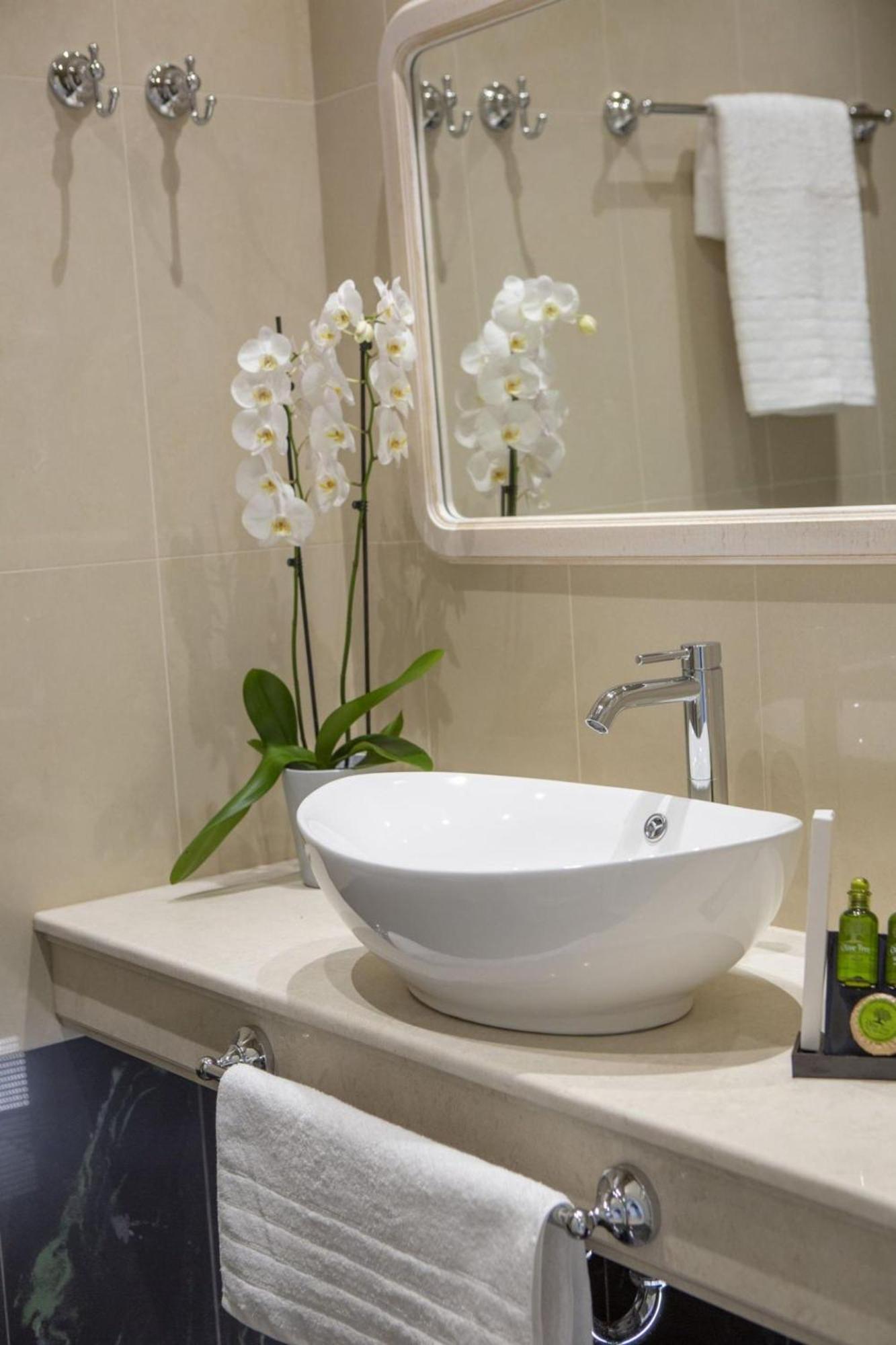 Vk Luxury Suites - Private Parking - Adults Only นีดรี ภายนอก รูปภาพ